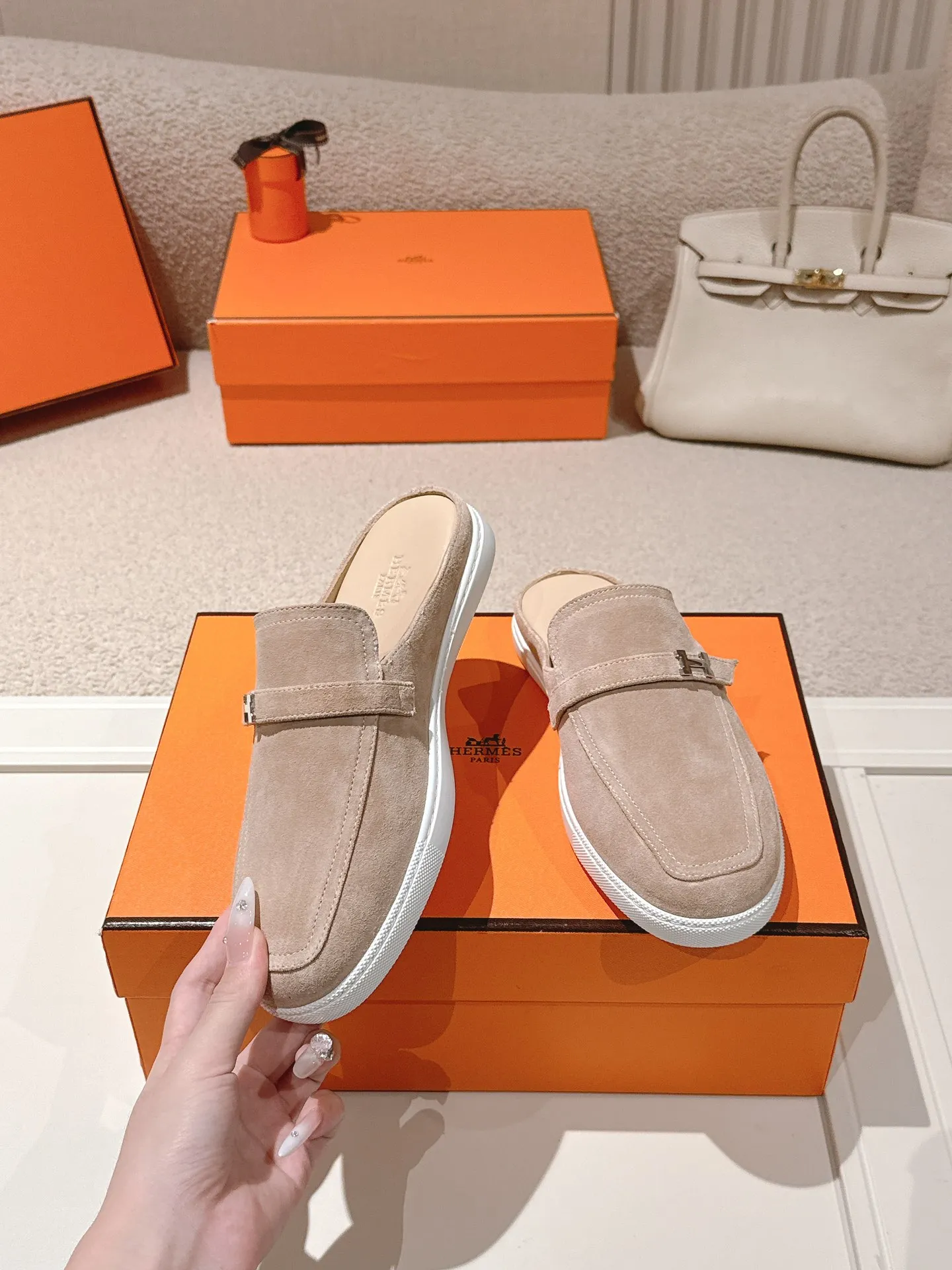 Men's men's shoes 💰560💰 Hermes 25ss new autumn and winter loafers, British retro design, classic and durable! Original reverse mold last, the ultimate 1:1 shape. Fabric: Cow suede/calfskin Lining: Imported sheepskin lining Outsole: Open-molded rubber sole Size: 35-45